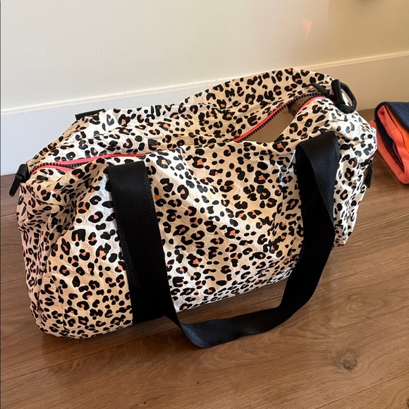 ALOHA Collection Handbags - ALOHA Collection White Travel Bag